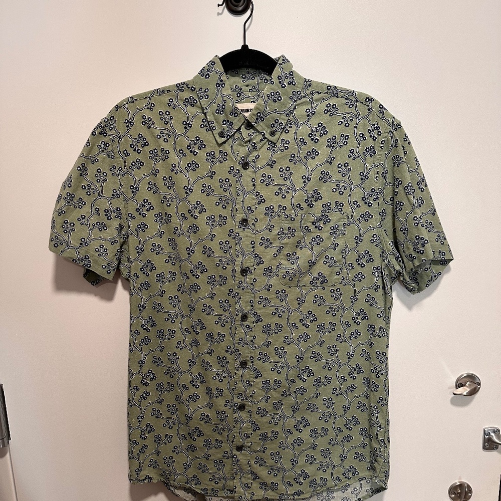 Taylor Stitch: The Short Sleeve Jack in Vintage Cherry Blossom (M, size 40)